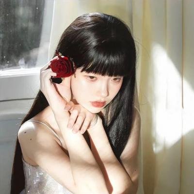 在深渊里凝视她